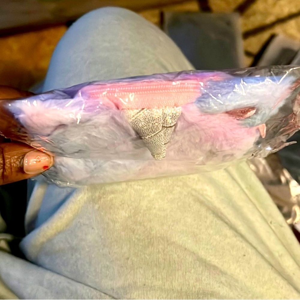 𝅺UNICORN round purse 👛 - Picture 3 of 10